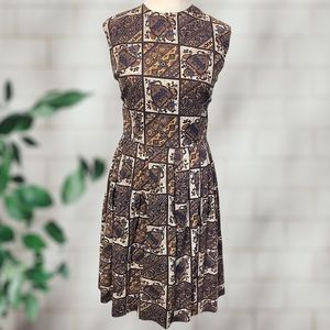 Vintage Handmade 1950s 60s Sleeveless Housedress Coat of Arms Print Size M/L